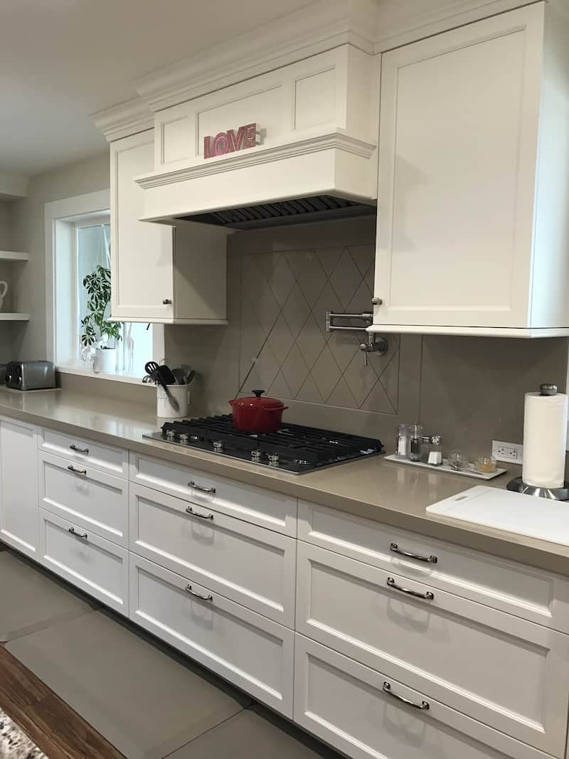 Kitchen-Hood-and-Range